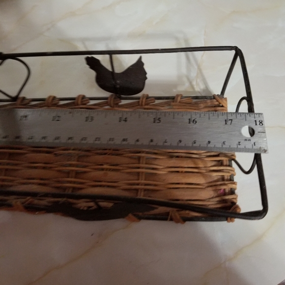 LONG BASKET W METAL HENS/HEARTS - Picture 4 of 6